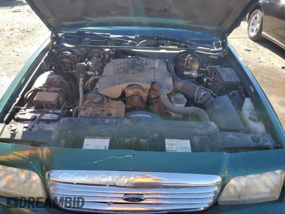 ✅ 2000 Ford Crown Victoria • VIN: 2FAFP73W8YX141772 • Lot: 75394894. Listed on Copart with 190,123 mi. Free auction sales archive from the USA and detailed vehicle history report at DreamBid. Image 11.