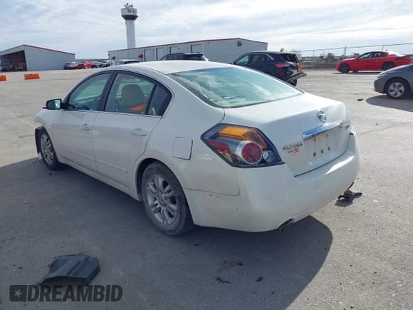 ✅ 2010 Nissan Altima S • VIN: 1N4AL2AP3AN510758 • Lot: 43667398. Listed on IAAI with 137,133 mi. Free auction sales archive from the USA and detailed vehicle history report at DreamBid. Image 3.