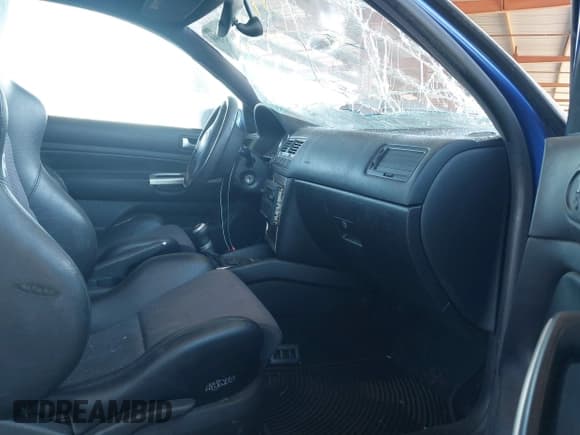 ✅ 2004 Volkswagen R32 • VIN: WVWKG61JX4D132261 • Lot: 42915398. Wystawiony na IAAI z przebiegiem 225 238 mil. Bezpłatny archiwum sprzedaży aukcyjnych z USA i szczegółowy raport historii pojazdu na DreamBid. Zdjęcie 5.