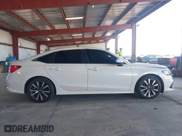 ✅ 2024 Honda Civic EX • VIN: 2HGFE1F77RH325065 • Lot: 43384420. Wystawiony na IAAI z przebiegiem 64 328 mil. Bezpłatny archiwum sprzedaży aukcyjnych z USA i szczegółowy raport historii pojazdu na DreamBid. Zdjęcie 14.