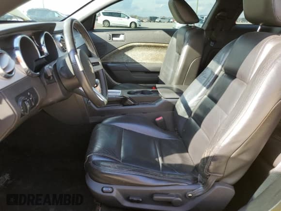 ✅ 2006 Ford Mustang Standard • VIN: 1ZVFT80NX65101485 • Lot: 93646925. Wystawiony na Copart z przebiegiem 179 372 mil. Bezpłatny archiwum sprzedaży aukcyjnych z USA i szczegółowy raport historii pojazdu na DreamBid. Zdjęcie 7.