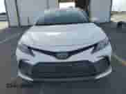 2021 Toyota Camry LE z VIN 4T1C11BK9MU044104, wystawiony jako Copart lot #82030915 z przebiegiem 51 409 mil mil oraz Szkoda całkowita • Salvage title. Historia ofert i sprzedaży dostępna na DreamBid. Obrazek 5.