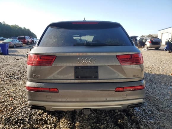 ✅ 2017 Audi Q7 Premium Plus • VIN: WA1LHAF71HD053398 • Lot: 83770275. Wystawiony na Copart z przebiegiem 62 446 mil. Bezpłatny archiwum sprzedaży aukcyjnych z USA i szczegółowy raport historii pojazdu na DreamBid. Zdjęcie 6.