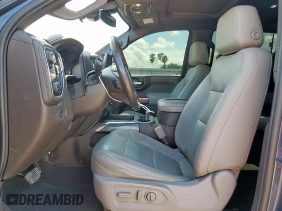 ✅ 2021 Chevrolet Silverado 1500 LTZ • VIN: 3GCUYGET3MG326379 • Lot: 70348725. Wystawiony na Copart z przebiegiem 102 813 mil. Bezpłatny archiwum sprzedaży aukcyjnych z USA i szczegółowy raport historii pojazdu na DreamBid. Zdjęcie 7.