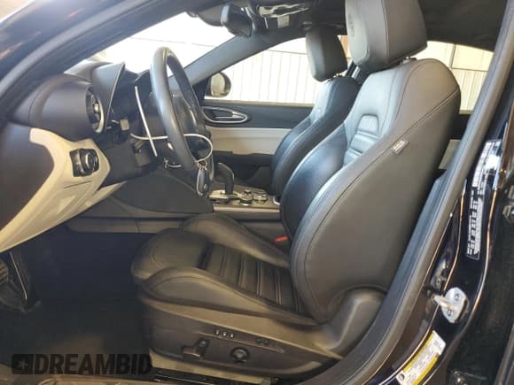 ✅ 2021 Alfa Romeo Giulia Ti Sport • VIN: ZARFANBN7M7644191 • Lot: 84884775. Listed on Copart with 42,793 mi. Free auction sales archive from the USA and detailed vehicle history report at DreamBid. Image 7.