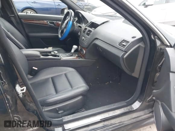 ✅ 2011 Mercedes-Benz C 300 Sport • VIN: WDDGF8BB1BR145322 • Lot: 43485691. Wystawiony na IAAI z przebiegiem 147 203 mil. Bezpłatny archiwum sprzedaży aukcyjnych z USA i szczegółowy raport historii pojazdu na DreamBid. Zdjęcie 5.