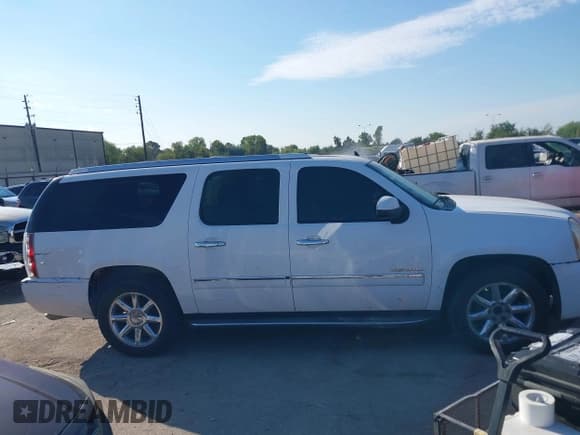 ✅ 2011 GMC Yukon XL Denali • VIN: 1GKS1MEF6BR307203 • Lot: 43466547. Listed on IAAI with 327,021 mi. Free auction sales archive from the USA and detailed vehicle history report at DreamBid. Image 13.