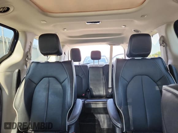 ✅ 2023 Chrysler Pacifica Hybrid Limited • VIN: 2C4RC1S74PR569691 • Лот: 69470075. Опубликован ранее на Copart с пробегом 29 191 миль. Бесплатный доступ к архиву аукционных продаж из США и подробный отчёт об истории автомобиля на DreamBid. Изображение 10.