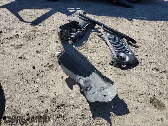 ✅ 2020 Jeep Wrangler Unlimited Sahara Altitude • VIN: 1C4HJXEG2LW211958 • Lot: 86779705. Wystawiony na Copart z przebiegiem 66 985 mil. Bezpłatny archiwum sprzedaży aukcyjnych z USA i szczegółowy raport historii pojazdu na DreamBid. Zdjęcie 13.