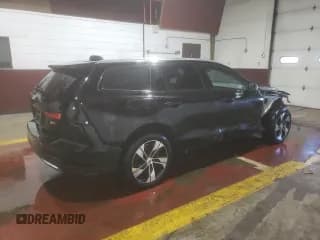 ✅ 2023 Volvo V60 Plus • VIN: YV4L12WZ4P2111769 • Lot: 51766264. Wystawiony na Copart z przebiegiem 5 038 mil. Bezpłatny archiwum sprzedaży aukcyjnych z USA i szczegółowy raport historii pojazdu na DreamBid. Zdjęcie 3.