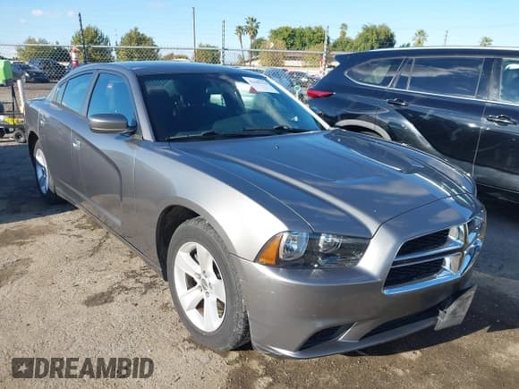✅ 2012 Dodge Charger SE • VIN: 2C3CDXBG9CH260261 • Lot: 43449174. Wystawiony na IAAI z przebiegiem 156 776 mil. Bezpłatny archiwum sprzedaży aukcyjnych z USA i szczegółowy raport historii pojazdu na DreamBid. Zdjęcie 1.