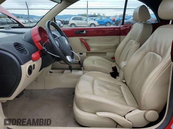 ✅ 2006 Volkswagen Beetle • VIN: 3VWSG31Y06M320514 • Lot: 84649995. Wystawiony na Copart z przebiegiem 122 500 mil. Bezpłatny archiwum sprzedaży aukcyjnych z USA i szczegółowy raport historii pojazdu na DreamBid. Zdjęcie 7.