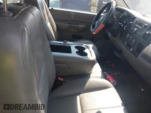 ✅ 2007 Chevrolet Silverado 2500HD Work Truck • VIN: 1GCHC29K57E516474 • Лот: 43119760. Опубликован ранее на IAAI с пробегом 359 924 миль. Бесплатный доступ к архиву аукционных продаж из США и подробный отчёт об истории автомобиля на DreamBid. Изображение 5.