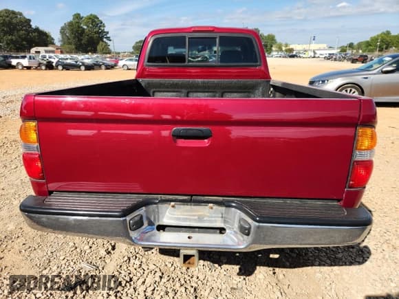 ✅ 2001 Toyota Tacoma • VIN: 5TEWM72N71Z777020 • Lot: 86317365. Listed on Copart with 303,590 mi. Free auction sales archive from the USA and detailed vehicle history report at DreamBid. Image 6.