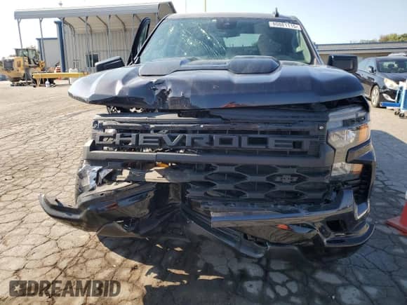 2024 Chevrolet Silverado 1500 Custom Trail Boss z VIN 3GCPDCEK3RG154533, wystawiony jako Copart lot #80881115 z przebiegiem 17 821 mil mil oraz Szkoda całkowita • Salvage title. Historia ofert i sprzedaży dostępna na DreamBid. Obrazek 5.