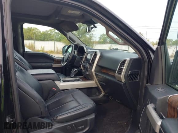 ✅ 2020 Ford F-150 XL • VIN: 1FTFW1E42LKD03137 • Lot: 43259775. Wystawiony na IAAI z przebiegiem 98 776 mil. Bezpłatny archiwum sprzedaży aukcyjnych z USA i szczegółowy raport historii pojazdu na DreamBid. Zdjęcie 5.