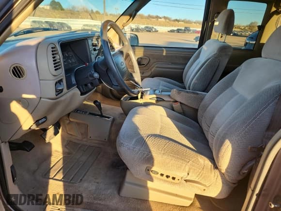 ✅ 1996 Chevrolet Silverado 1500 • VIN: 2GCEK19R5T1111160 • Лот: 92922815. Опубликован ранее на Copart с пробегом 386 454 миль. Бесплатный доступ к архиву аукционных продаж из США и подробный отчёт об истории автомобиля на DreamBid. Изображение 7.