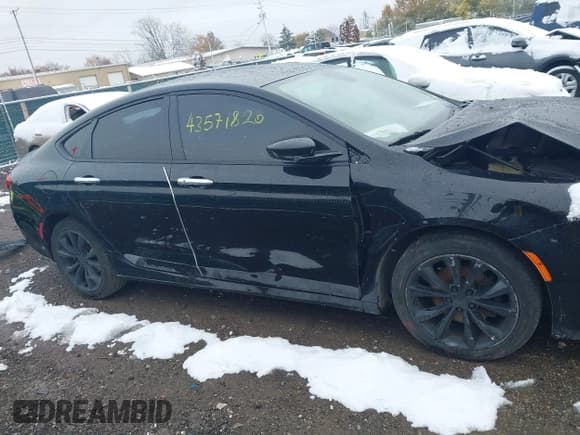 ✅ 2015 Chrysler 200 S • VIN: 1C3CCCBB5FN675816 • Lot: 43571826. Listed on IAAI with 215,694 mi. Free auction sales archive from the USA and detailed vehicle history report at DreamBid. Image 14.