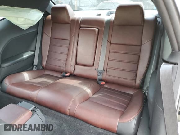 ✅ 2014 Dodge Challenger R/T 100th Anniversary Appearance • VIN: 2C3CDYBT5EH246993 • Lot: 63120224. Wystawiony na Copart z przebiegiem 20 424 mil. Bezpłatny archiwum sprzedaży aukcyjnych z USA i szczegółowy raport historii pojazdu na DreamBid. Zdjęcie 10.