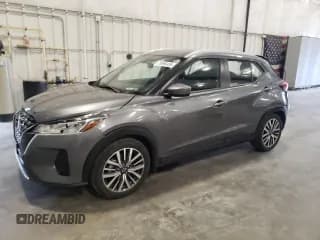 ✅ 2023 Nissan Kicks SV • VIN: 3N1CP5CV6PL519793 • Лот: 70996495. Опубликован ранее на Copart с пробегом 44 929 миль. Бесплатный доступ к архиву аукционных продаж из США и подробный отчёт об истории автомобиля на DreamBid. Изображение 1.