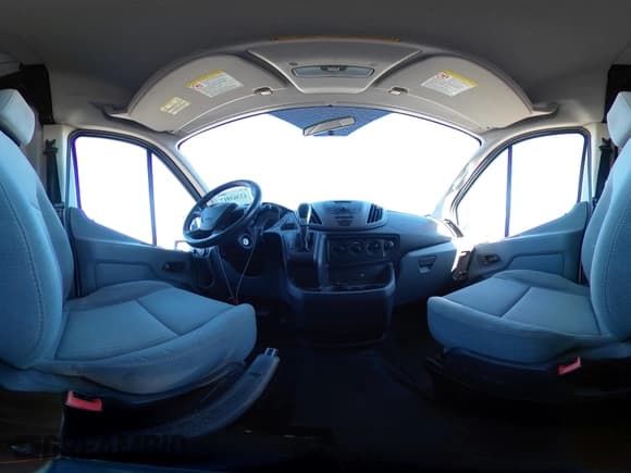 ✅ 2015 Ford Transit • VIN: 1FTYR2XMXFKA99999 • Lot: 43363917. Wystawiony na IAAI z przebiegiem 204 210 mil. Bezpłatny archiwum sprzedaży aukcyjnych z USA i szczegółowy raport historii pojazdu na DreamBid. Zdjęcie 19.