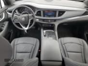 ✅ 2023 Buick Enclave Premium • VIN: 5GAERCKW5PJ183707 • Lot: 43798675. Wystawiony na Copart z przebiegiem 20 446 mil. Bezpłatny archiwum sprzedaży aukcyjnych z USA i szczegółowy raport historii pojazdu na DreamBid. Zdjęcie 8.