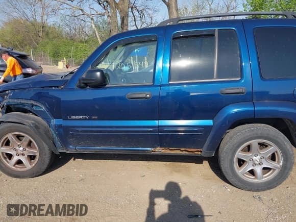 ✅ 2003 Jeep Liberty Limited • VIN: 1J4GL58K13W639573 • Lot: 42051549. Wystawiony na IAAI z przebiegiem 198 676 mil. Bezpłatny archiwum sprzedaży aukcyjnych z USA i szczegółowy raport historii pojazdu na DreamBid. Zdjęcie 14.