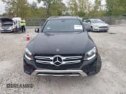 ✅ 2019 Mercedes-Benz GLC 300 • VIN: WDC0G4KB5KV142295 • Lot: 43409615. Wystawiony na IAAI z przebiegiem 80 069 mil. Bezpłatny archiwum sprzedaży aukcyjnych z USA i szczegółowy raport historii pojazdu na DreamBid. Zdjęcie 12.