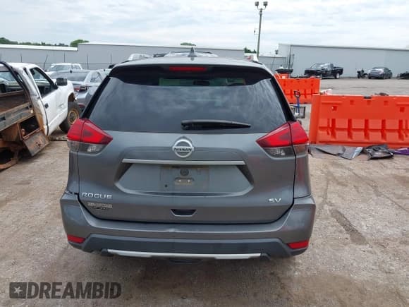 ✅ 2017 Nissan Rogue S • VIN: 5N1AT2MN3HC833956 • Лот: 42941806. Опубликован ранее на IAAI с пробегом 162 542 миль. Бесплатный доступ к архиву аукционных продаж из США и подробный отчёт об истории автомобиля на DreamBid. Изображение 17.