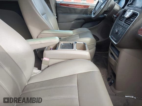 ✅ 2014 Chrysler Town & Country Touring L • VIN: 2C4RC1CG1ER372344 • Lot: 43778948. Listed on IAAI with 109,725 mi. Free auction sales archive from the USA and detailed vehicle history report at DreamBid. Image 5.