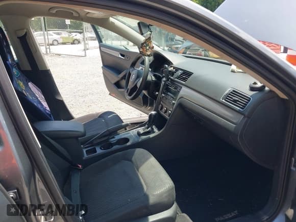 ✅ 2013 Volkswagen Passat S • VIN: 1VWAP7A39DC135478 • Lot: 42584942. Listed on IAAI with 244,230 mi. Free auction sales archive from the USA and detailed vehicle history report at DreamBid. Image 5.