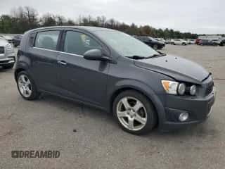 2016 Chevrolet Sonic LTZ z VIN 1G1JE6SB2G4160576, wystawiony jako Copart lot #63419694 z przebiegiem 110 572 mil mil oraz Szkoda całkowita • Salvage title. Historia ofert i sprzedaży dostępna na DreamBid. Obrazek 4.