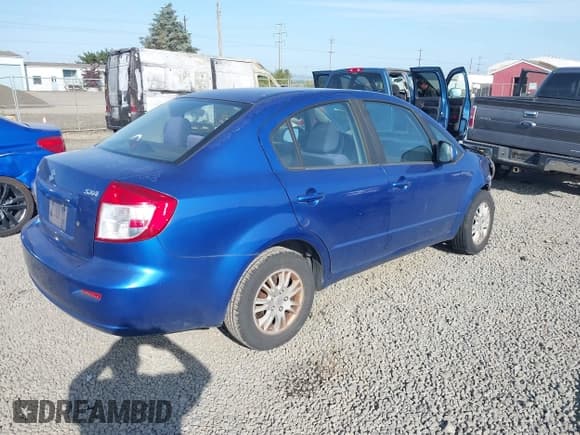 ✅ 2013 Suzuki SX4 LE • VIN: JS2YC5A36D6101505 • Lot: 42485012. Wystawiony na IAAI z przebiegiem 123 922 mil. Bezpłatny archiwum sprzedaży aukcyjnych z USA i szczegółowy raport historii pojazdu na DreamBid. Zdjęcie 4.