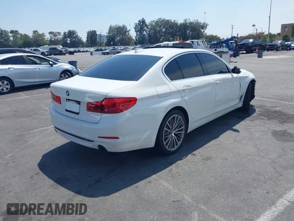 ✅ 2020 BMW 5 Series 530i • VIN: WBAJR3C04LCE14442 • Lot: 42915763. Wystawiony na IAAI z przebiegiem 71 741 mil. Bezpłatny archiwum sprzedaży aukcyjnych z USA i szczegółowy raport historii pojazdu na DreamBid. Zdjęcie 4.