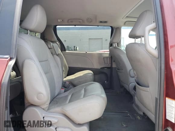 ✅ 2017 Toyota Sienna XLE Auto Access Seat • VIN: 5TDYZ3DC8HS876600 • Lot: 59506525. Listed on Copart with 76,270 mi. Free auction sales archive from the USA and detailed vehicle history report at DreamBid. Image 11.
