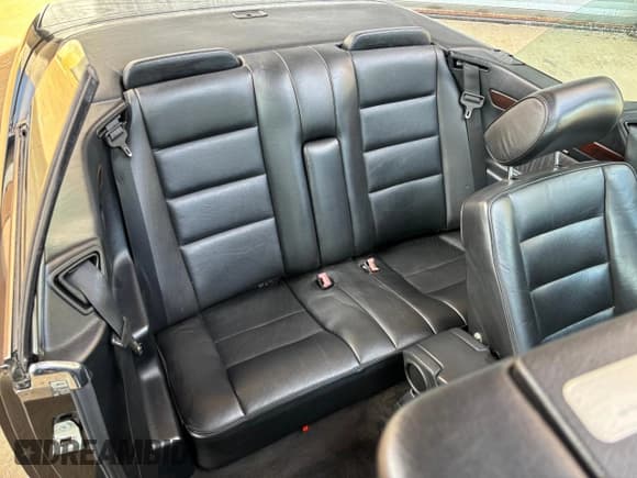 ✅ 1995 Mercedes-Benz E 320 • VIN: WDBEA66EXSC281846 • Lot: 50452635. Wystawiony na Copart z przebiegiem 83 149 mil. Bezpłatny archiwum sprzedaży aukcyjnych z USA i szczegółowy raport historii pojazdu na DreamBid. Zdjęcie 9.