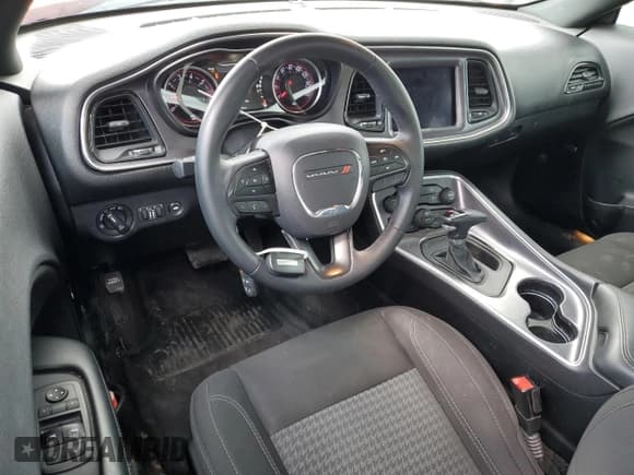 ✅ 2017 Dodge Challenger R/T • VIN: 2C3CDZBT7HH655944 • Lot: 50555344. Wystawiony na Copart z przebiegiem 78 960 mil. Bezpłatny archiwum sprzedaży aukcyjnych z USA i szczegółowy raport historii pojazdu na DreamBid. Zdjęcie 8.