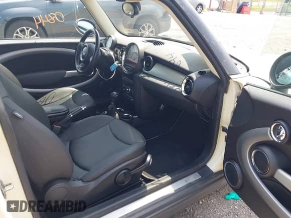 2012 MINI Hardtop с VIN WMWSU3C54CT257281, выставлен на аукционе IAAI как лот 42860844 с пробегом 74 393 миль миль и . История ставок и продаж доступна на DreamBid. Изображение 5.