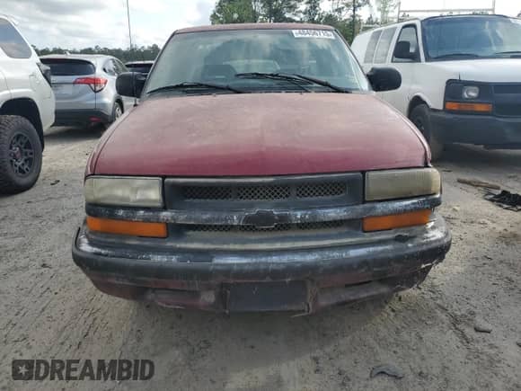 2001 Chevrolet S-10 LS z VIN 1GCCS19W318109902, wystawiony jako Copart lot #48456715 z przebiegiem 225 664 mil mil oraz Czysty tytuł • Clean title. Historia ofert i sprzedaży dostępna na DreamBid. Obrazek 5.