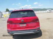✅ 2022 Volkswagen Taos SE • VIN: 3VVPX7B2XNM037418 • Lot: 42762385. Wystawiony na IAAI z przebiegiem 49 933 mil. Bezpłatny archiwum sprzedaży aukcyjnych z USA i szczegółowy raport historii pojazdu na DreamBid. Zdjęcie 17.