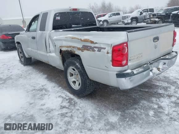 2007 Dodge Dakota ST z VIN 1D7HW22K87S256435, wystawiony jako IAAI lot #41036279 z przebiegiem 198 616 mil mil oraz . Historia ofert i sprzedaży dostępna na DreamBid. Obrazek 6.