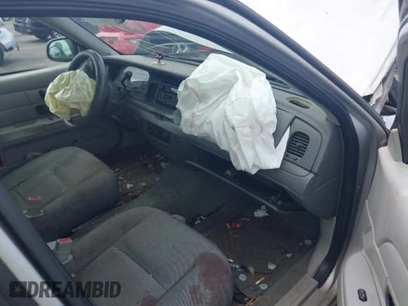 ✅ 2003 Ford Police Interceptor Street Appear • VIN: 2FAFP71W93X101292 • Lot: 40263949. Listed on IAAI with 255,111 mi. Free auction sales archive from the USA and detailed vehicle history report at DreamBid. Image 5.