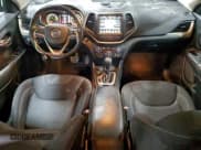 ✅ 2016 Jeep Cherokee Latitude • VIN: 1C4PJMCB9GW332896 • Лот: 93780435. Опубликован ранее на Copart с пробегом 81 186 миль. Бесплатный доступ к архиву аукционных продаж из США и подробный отчёт об истории автомобиля на DreamBid. Изображение 8.