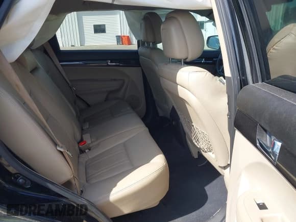 ✅ 2013 Kia Sorento EX • VIN: 5XYKU3A62DG348688 • Lot: 42216843. Listed on IAAI with 231,471 mi. Free auction sales archive from the USA and detailed vehicle history report at DreamBid. Image 8.