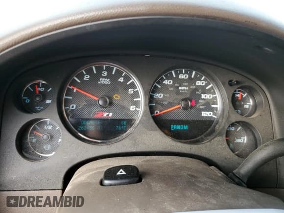 ✅ 2013 Chevrolet Suburban LT • VIN: 1GNSCJE06DR203594 • Lot: 63114724. Wystawiony na Copart z przebiegiem 263 456 mil. Bezpłatny archiwum sprzedaży aukcyjnych z USA i szczegółowy raport historii pojazdu na DreamBid. Zdjęcie 9.