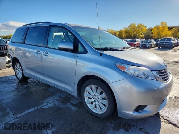 ✅ 2014 Toyota Sienna LE • VIN: 5TDJK3DCXES089245 • Lot: 86822595. Listed on Copart with 130,649 mi. Free auction sales archive from the USA and detailed vehicle history report at DreamBid. Image 4.