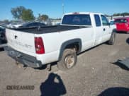 ✅ 2003 Chevrolet Silverado 2500HD LS • VIN: 1GCHC29U33E155032 • Lot: 43652498. Wystawiony na IAAI z przebiegiem Nie podano. Bezpłatny archiwum sprzedaży aukcyjnych z USA i szczegółowy raport historii pojazdu na DreamBid. Zdjęcie 4.