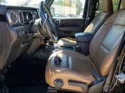 ✅ 2022 Jeep Wrangler Unlimited Rubicon • VIN: 1C4HJXFN9NW123750 • Lot: 52896305. Wystawiony na Copart z przebiegiem 52 089 mil. Bezpłatny archiwum sprzedaży aukcyjnych z USA i szczegółowy raport historii pojazdu na DreamBid. Zdjęcie 7.