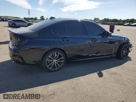 2022 BMW 3 Series 330i xDrive z VIN 3MW5R7J05N8C70306, wystawiony jako Copart lot #71299635 z przebiegiem 42 128 mil mil oraz Szkoda całkowita • Salvage title. Historia ofert i sprzedaży dostępna na DreamBid. Obrazek 3.