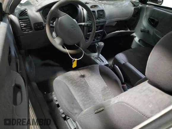 2005 Hyundai Accent GLS z VIN KMHCG35C55U346571, wystawiony jako Copart lot #81104844 z przebiegiem Nie podano mil oraz Szkoda całkowita • Salvage title. Historia ofert i sprzedaży dostępna na DreamBid. Obrazek 8.